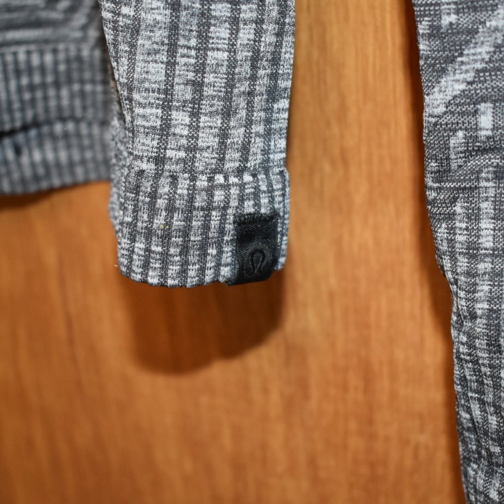 Lululemon Grey Patterned Long Sleeve - image 3